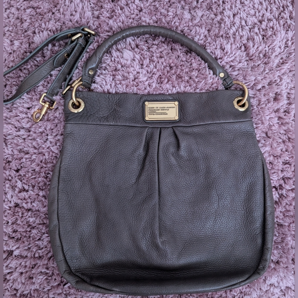 Marc by Marc Jacobs shoulder bag , hobo style with crossbody strap. Pre-loved 🩷